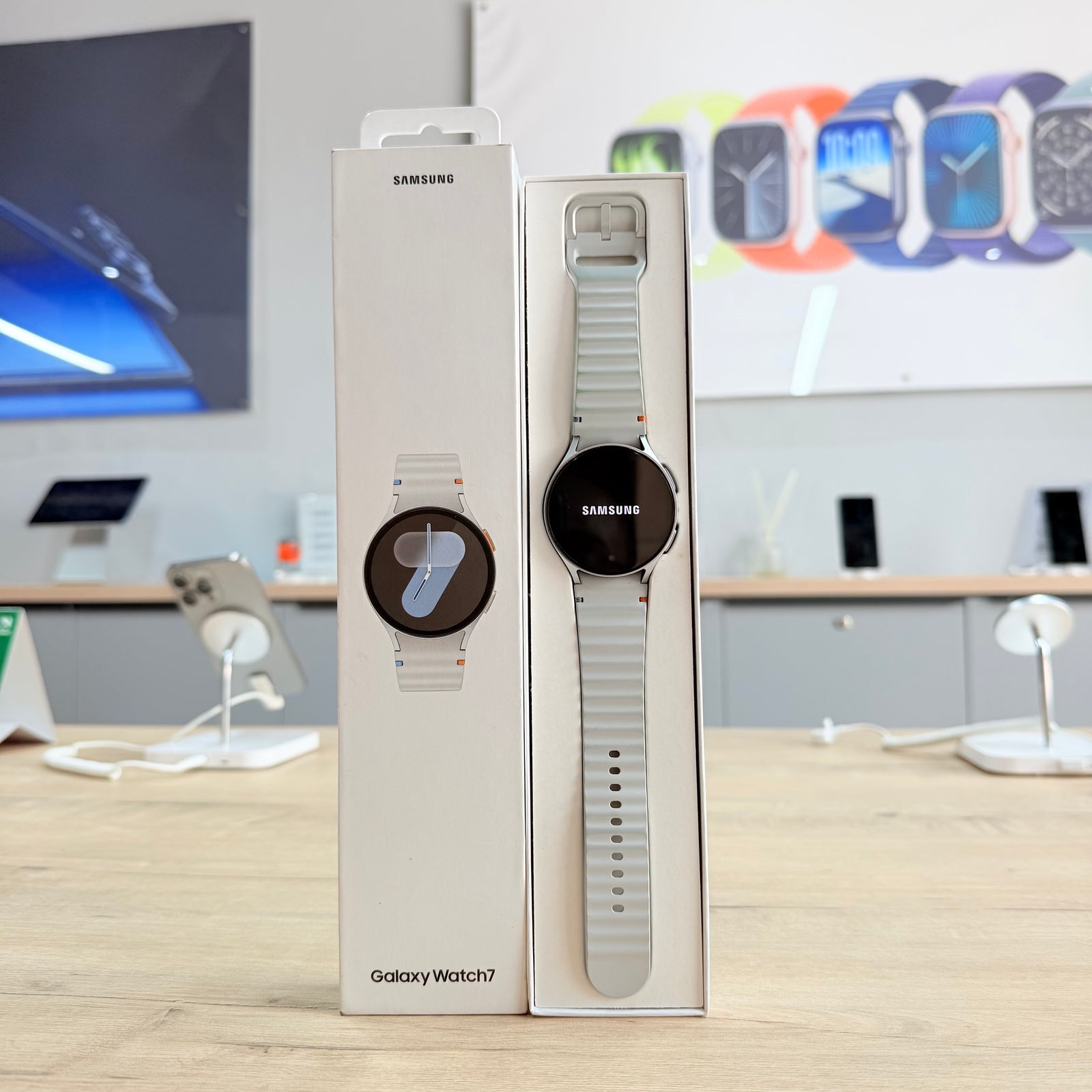 Used Samsung Watch 7 Silver - 44MM