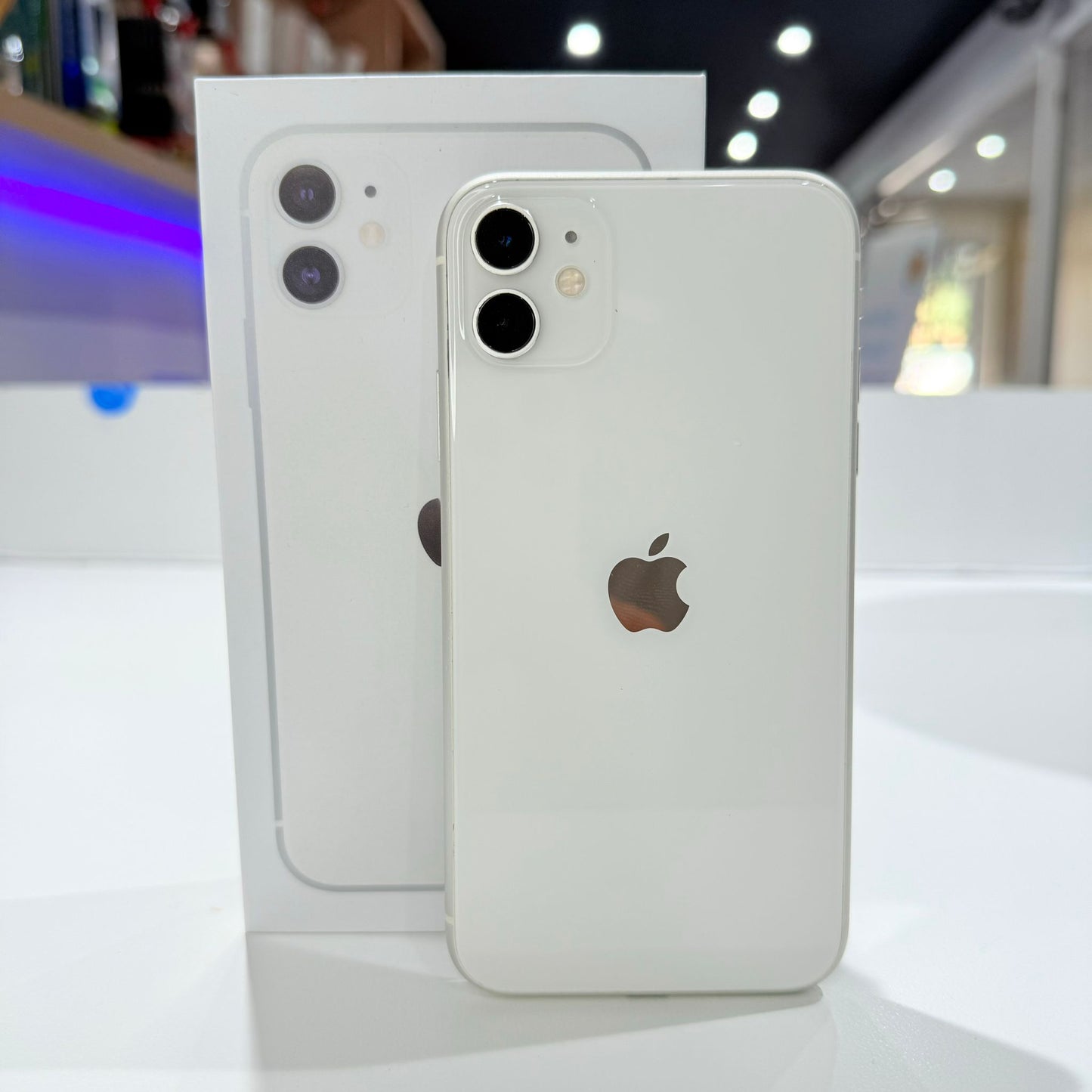 Used iPhone 11  White - 64GB