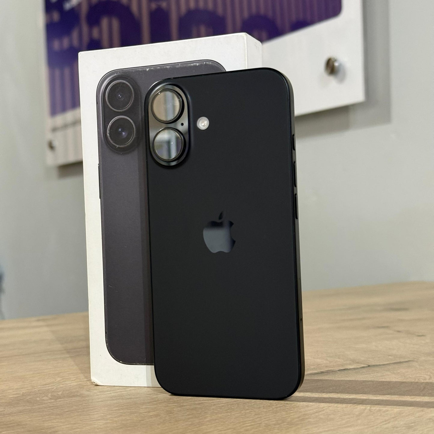 Used iPhone 16 128GB - Black