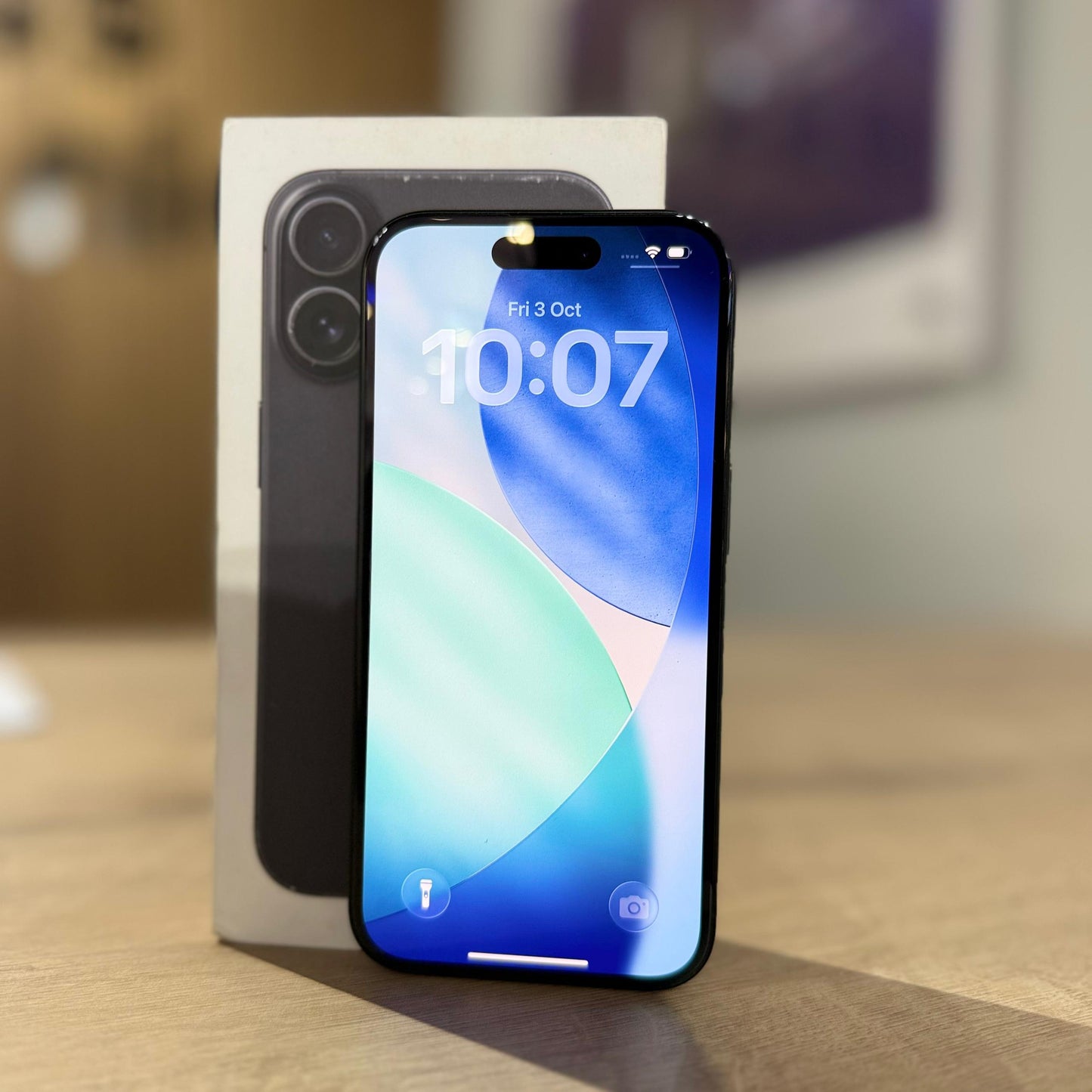 Used iPhone 16 128GB - Black