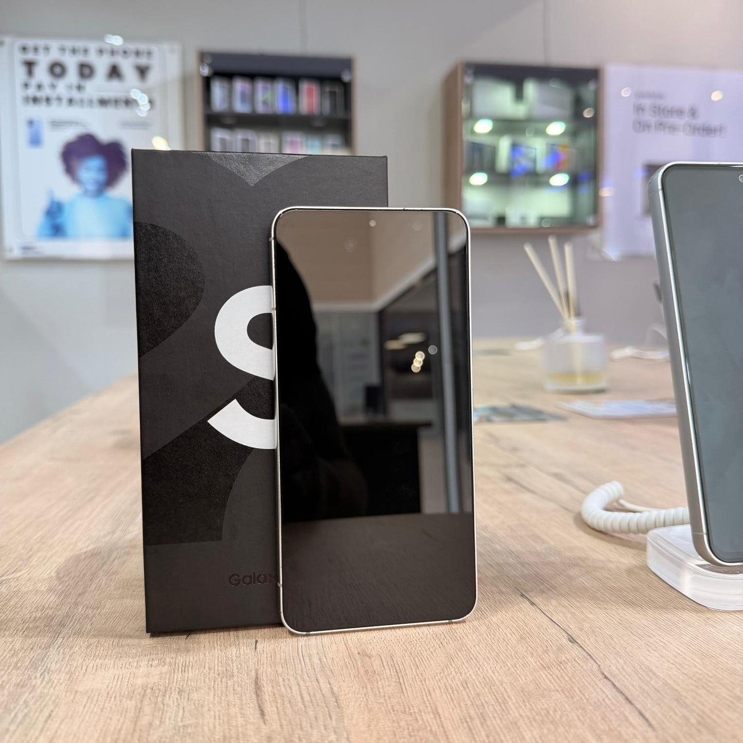 Used Samsung S22 - 256GB/ Phantom White