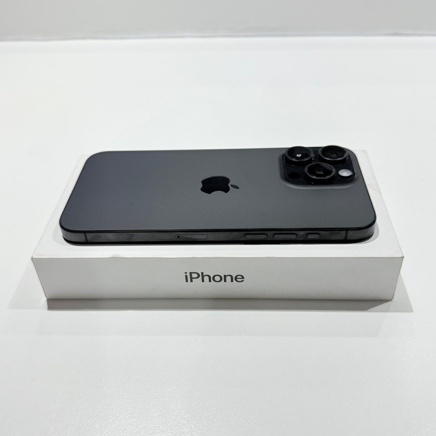 Used iPhone 15 Pro Max 256GB - Titanium Black