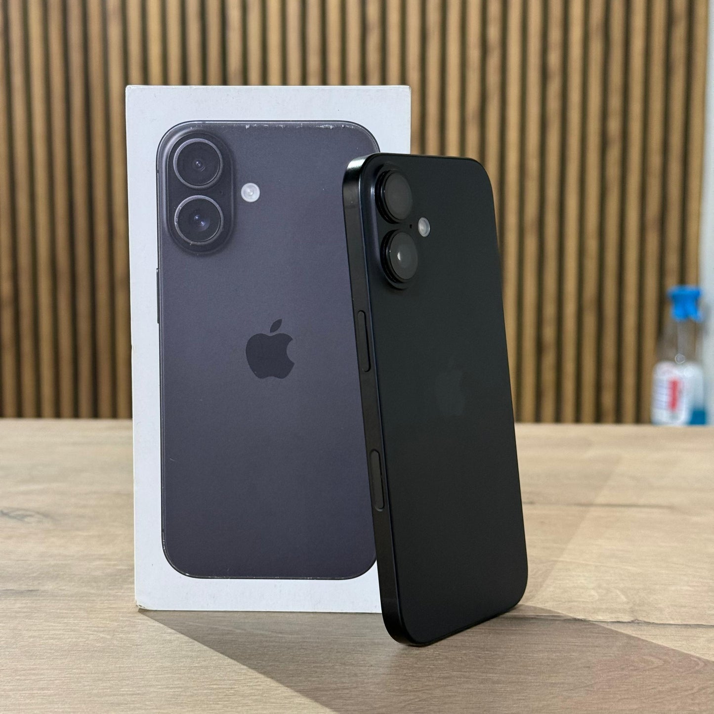 Used iPhone 16 128GB - Black