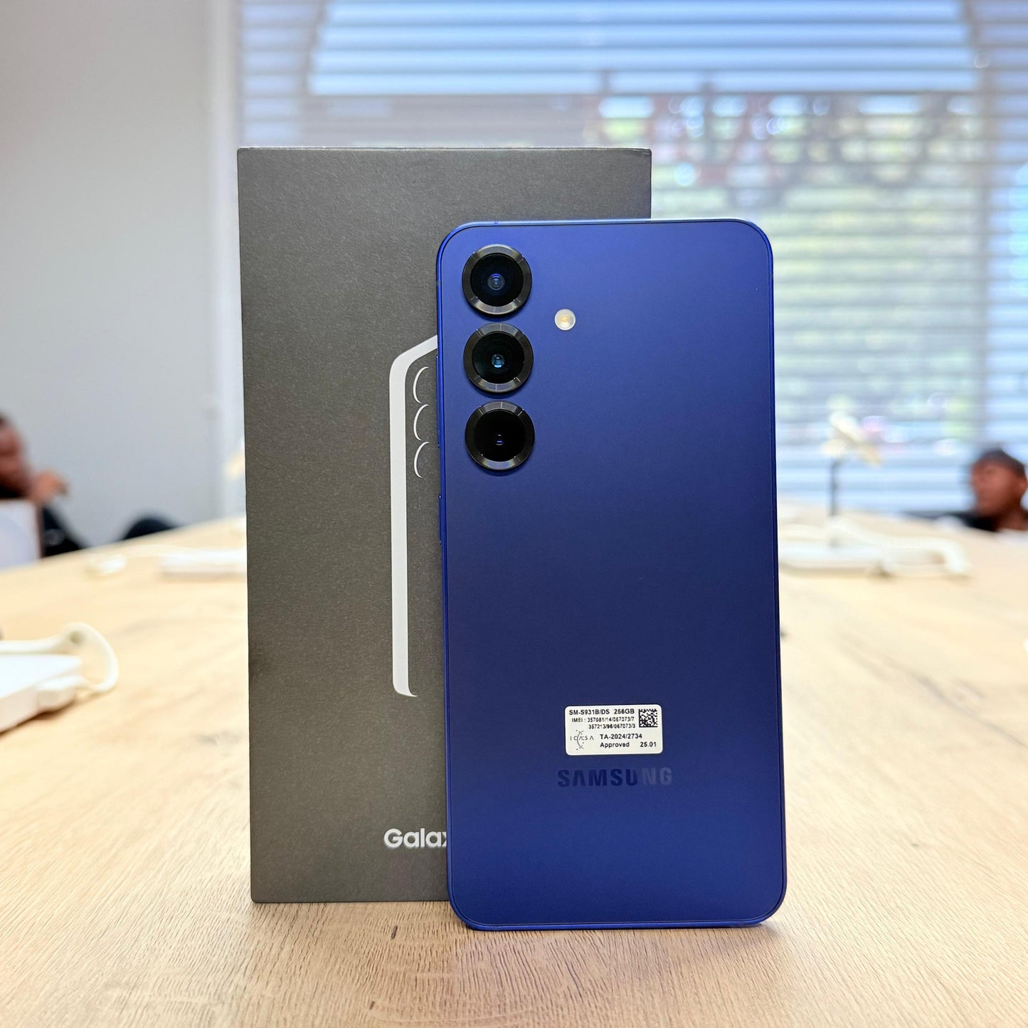 Used Samsung S25 256GB - Navy