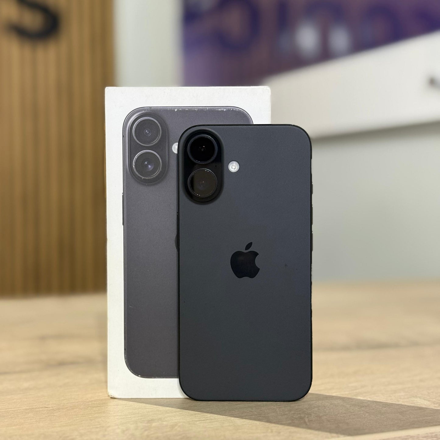 Used iPhone 16 128GB - Black