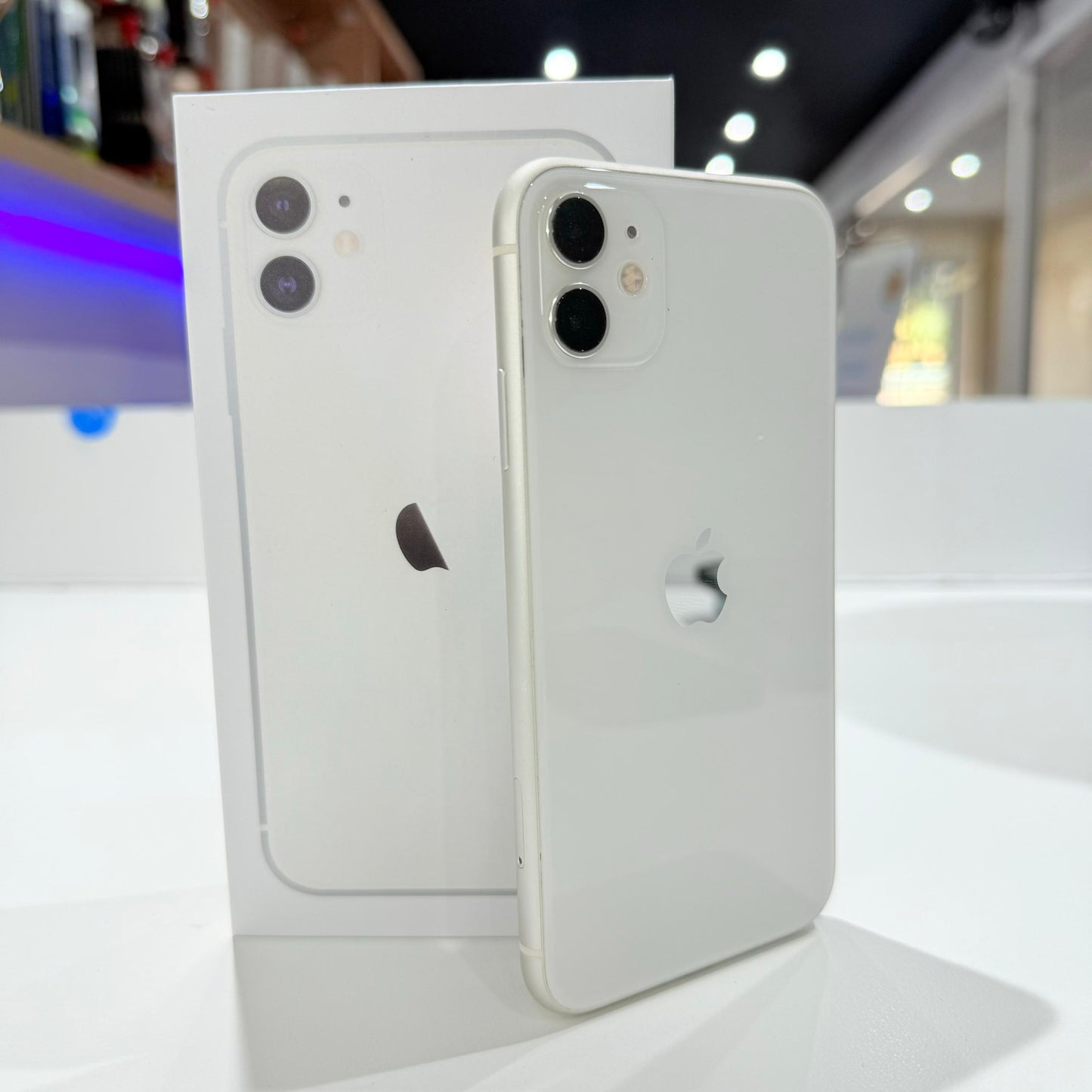 Used iPhone 11  White - 64GB
