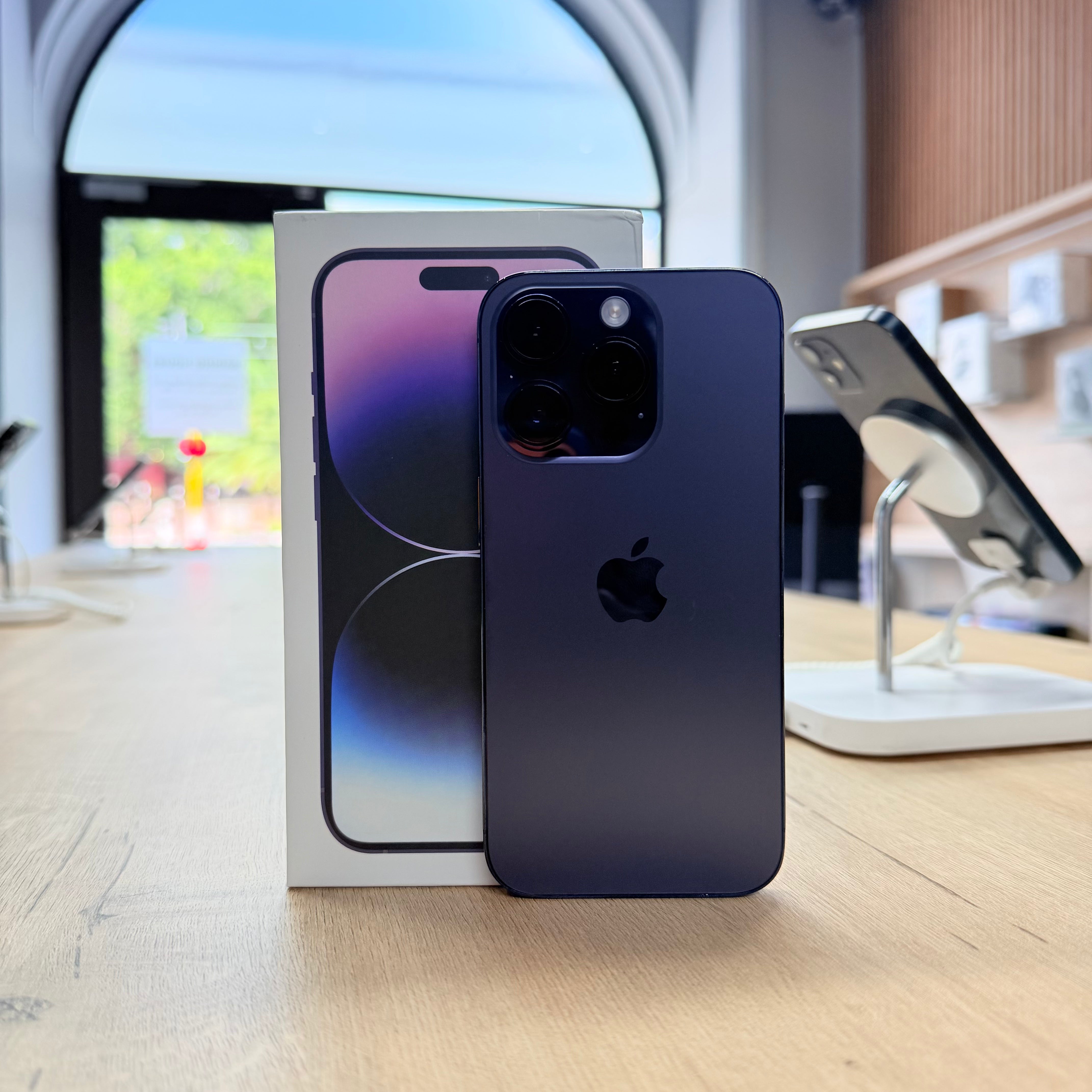 Used iPhone 14 Pro Deep Purple – 256GB (BH 100%)-thumbmail-3