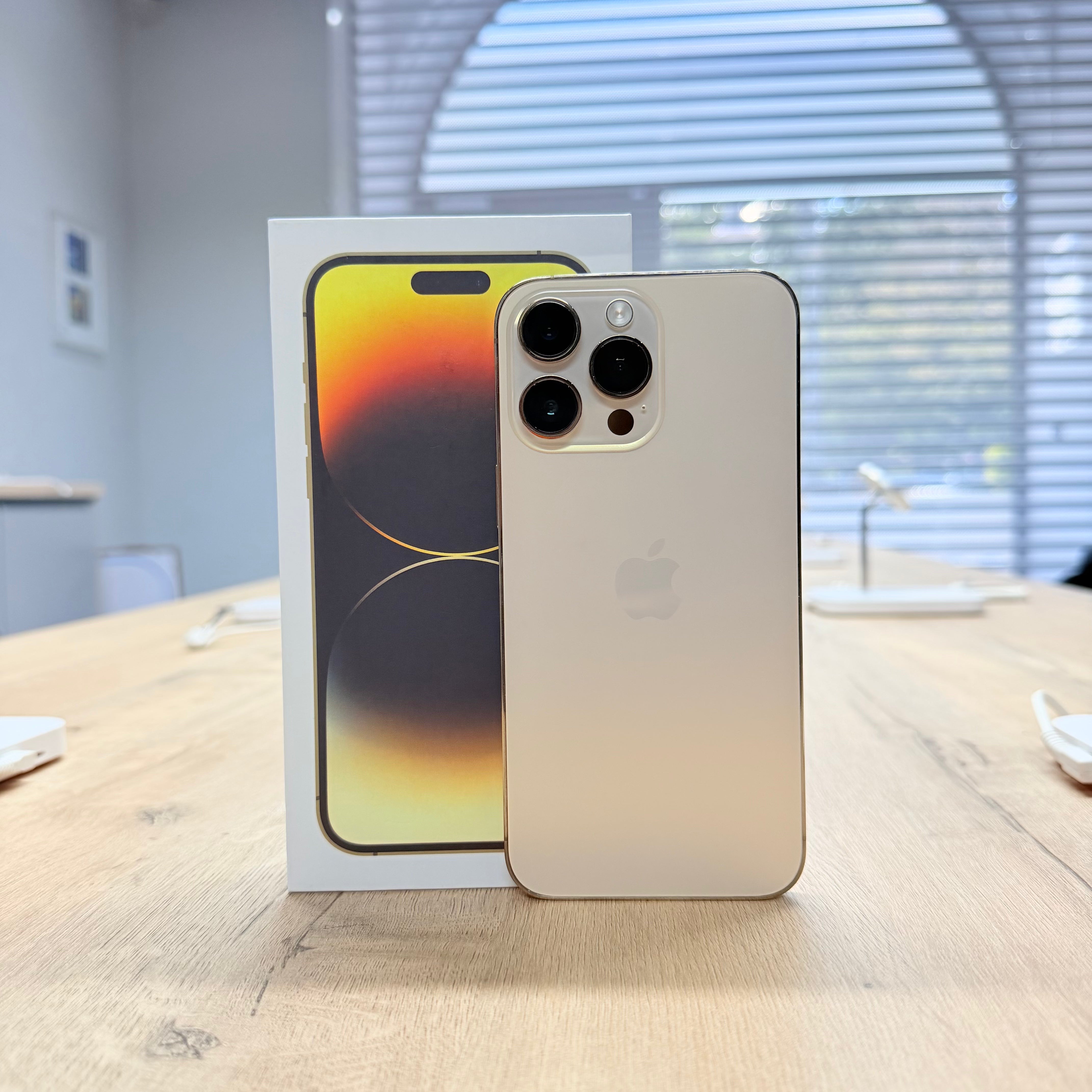 Used iPhone 14 Pro Gold – 256GB (BH 100%)-thumbmail-3