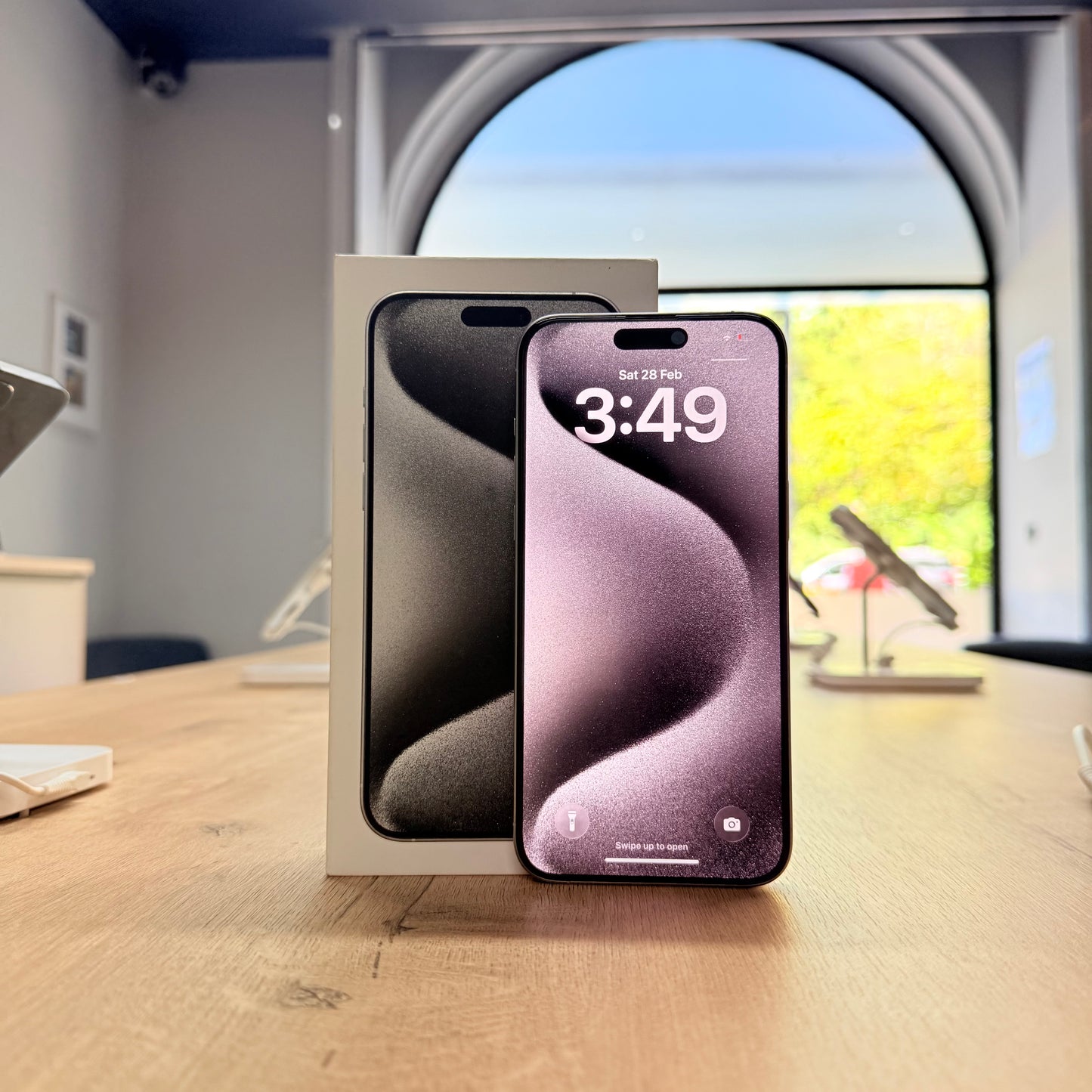 Used iPhone 15 Pro  Max 256GB - White Titanium/BH 87%