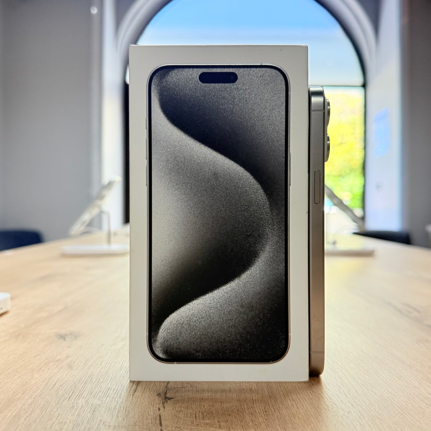 Used iPhone 15 Pro  Max 256GB - White Titanium/BH 87%