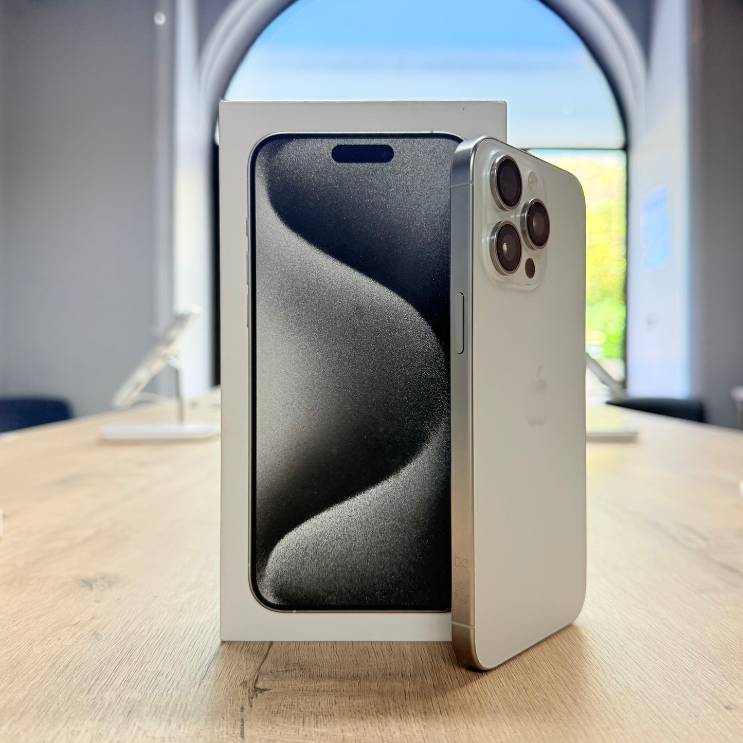 Used iPhone 15 Pro  Max 256GB - White Titanium/BH 87%