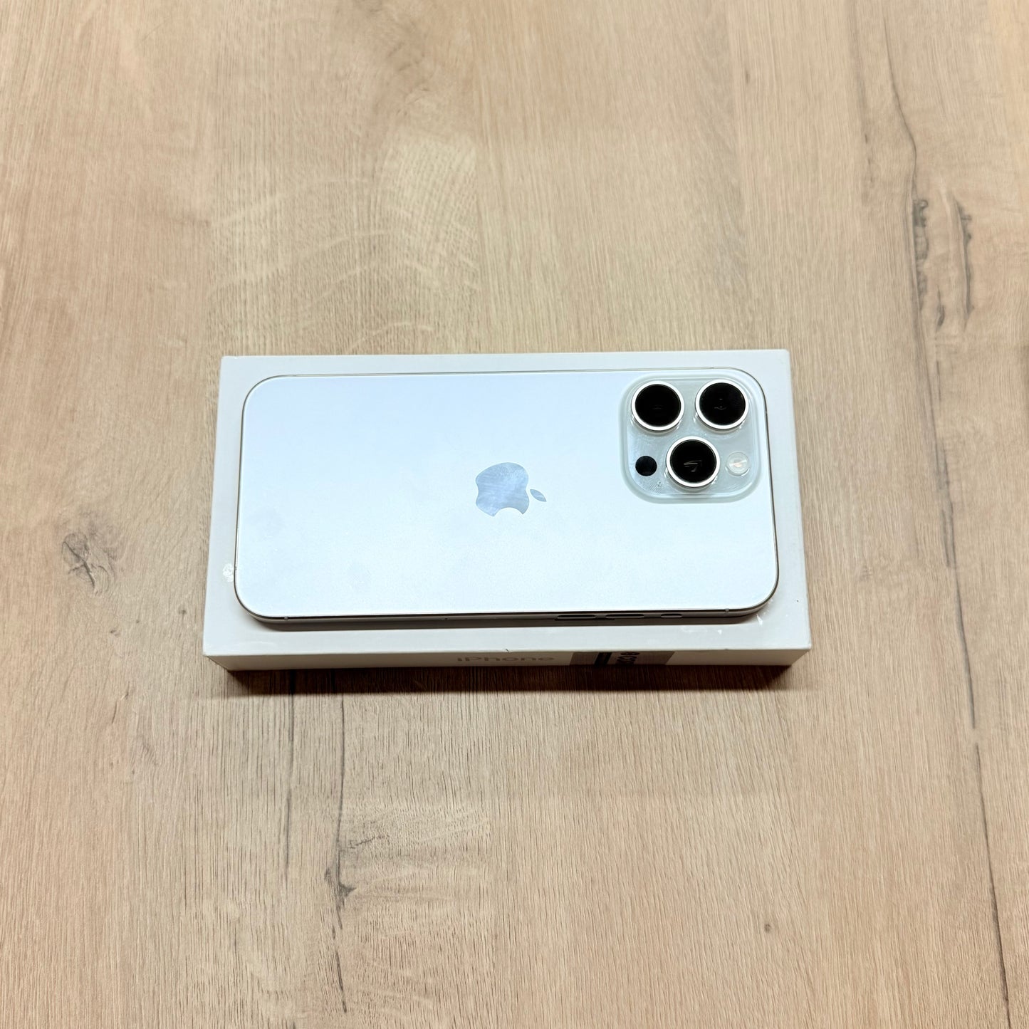 Used iPhone 15 Pro  Max 256GB - White Titanium/BH 87%