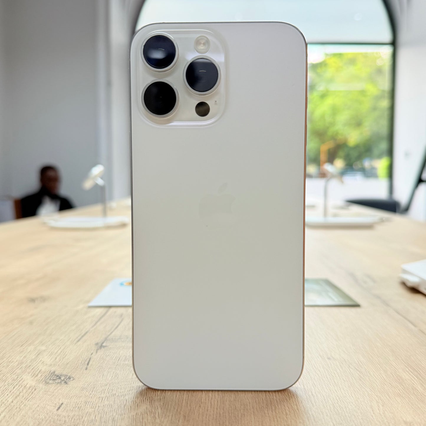 Used iPhone 16 Pro Max 256GB - White Titanium