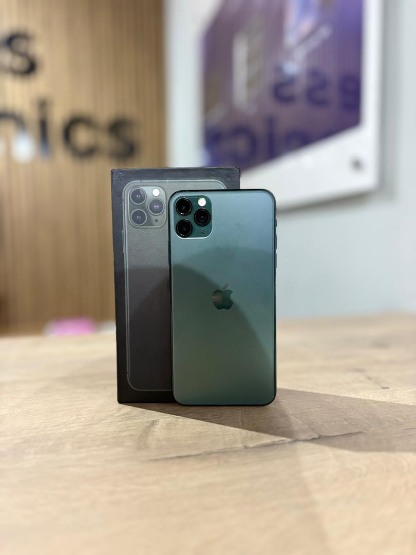 Used iPhone 11 Pro Max 256GB - Midnight Green