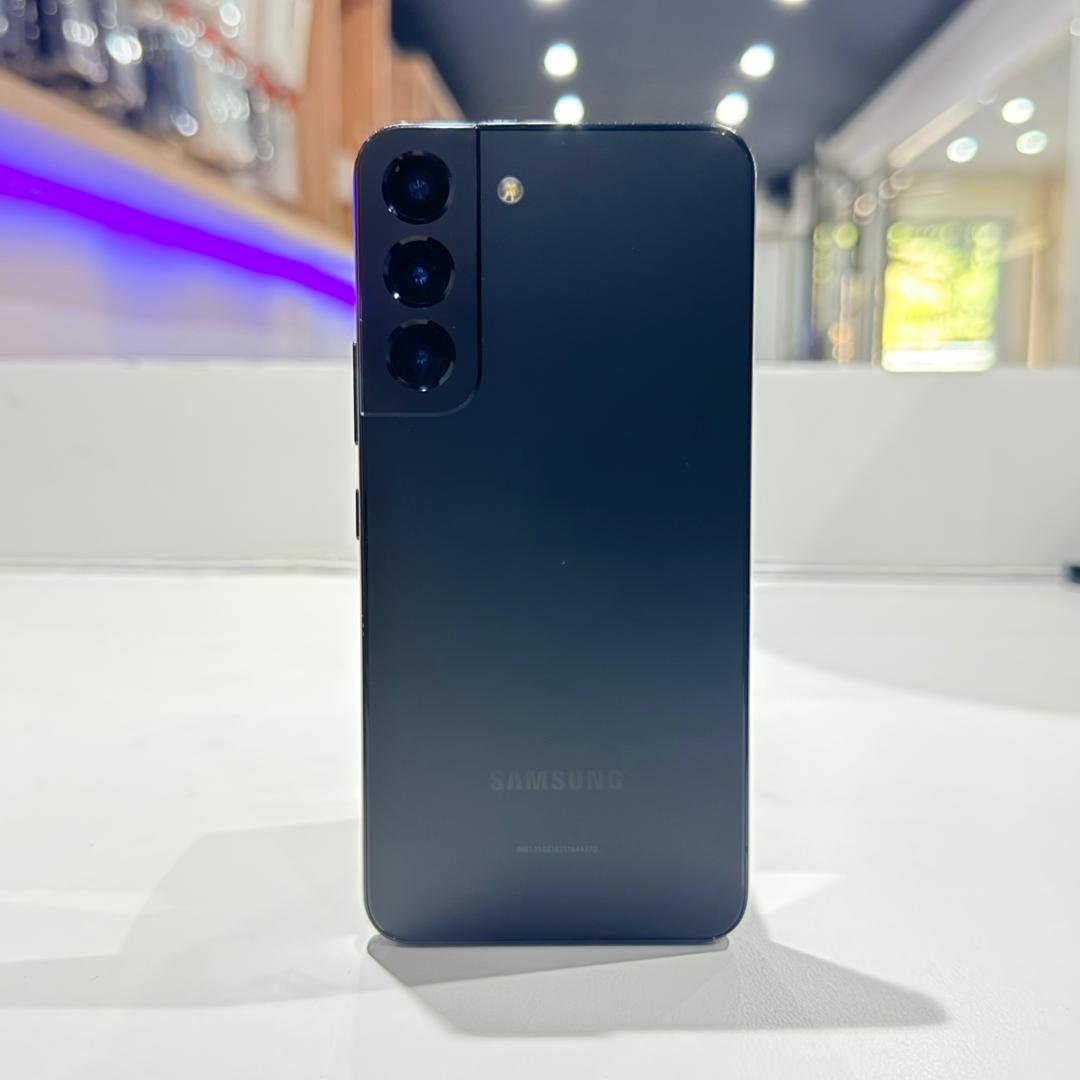 Used Samsung S22 128GB- Phantom Black