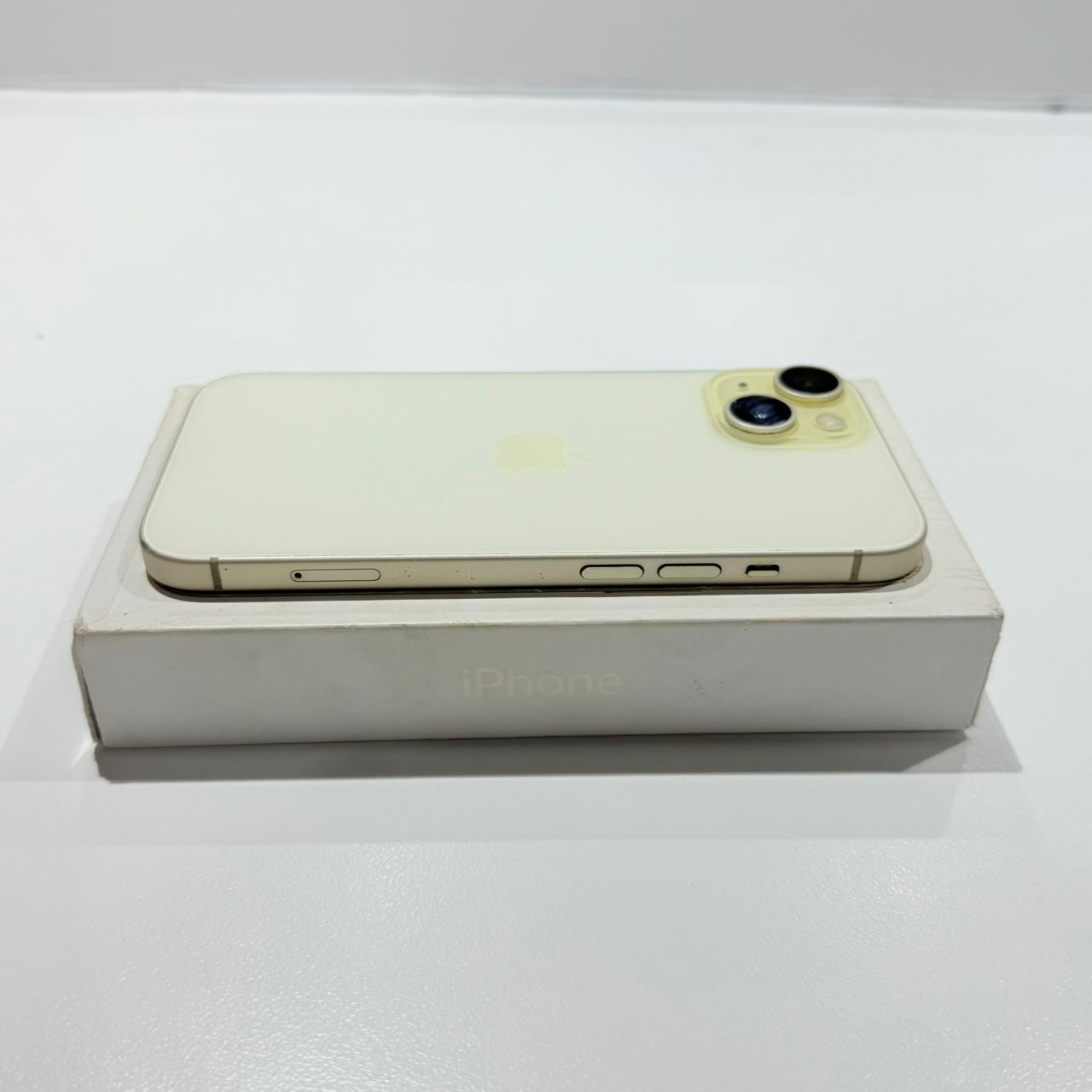 Used iPhone 15 128GB - Yellow