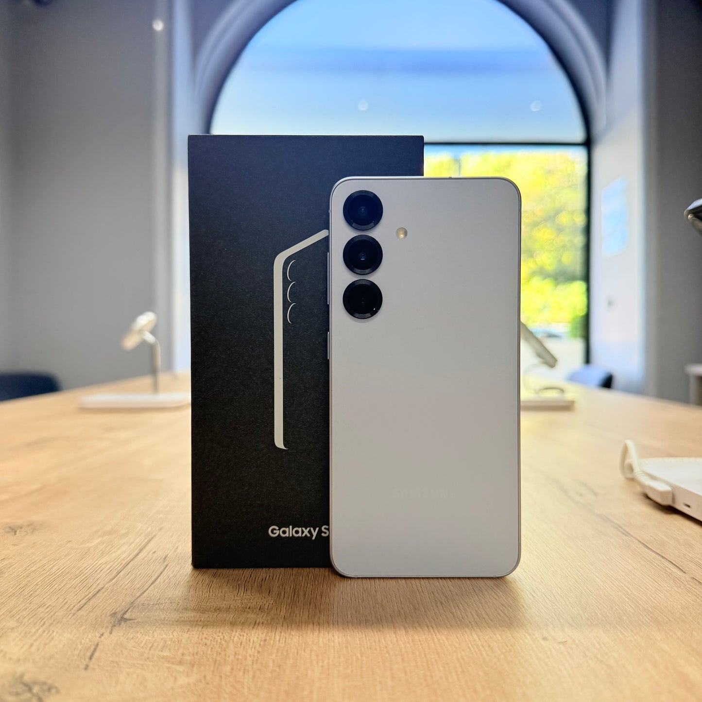 Used Samsung S25 Icy Blue- 12/128GB