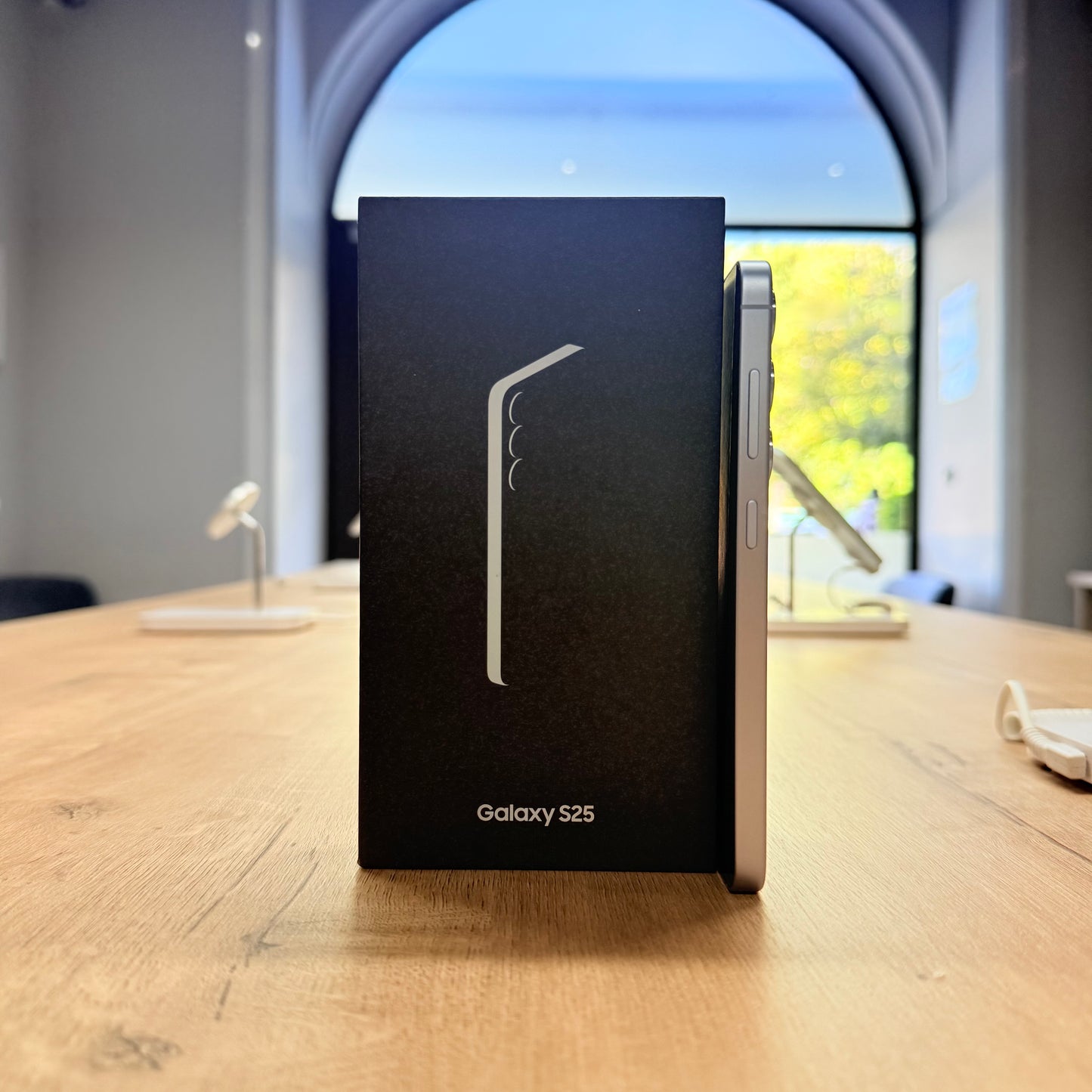 Used Samsung S25 Icy Blue- 12/128GB