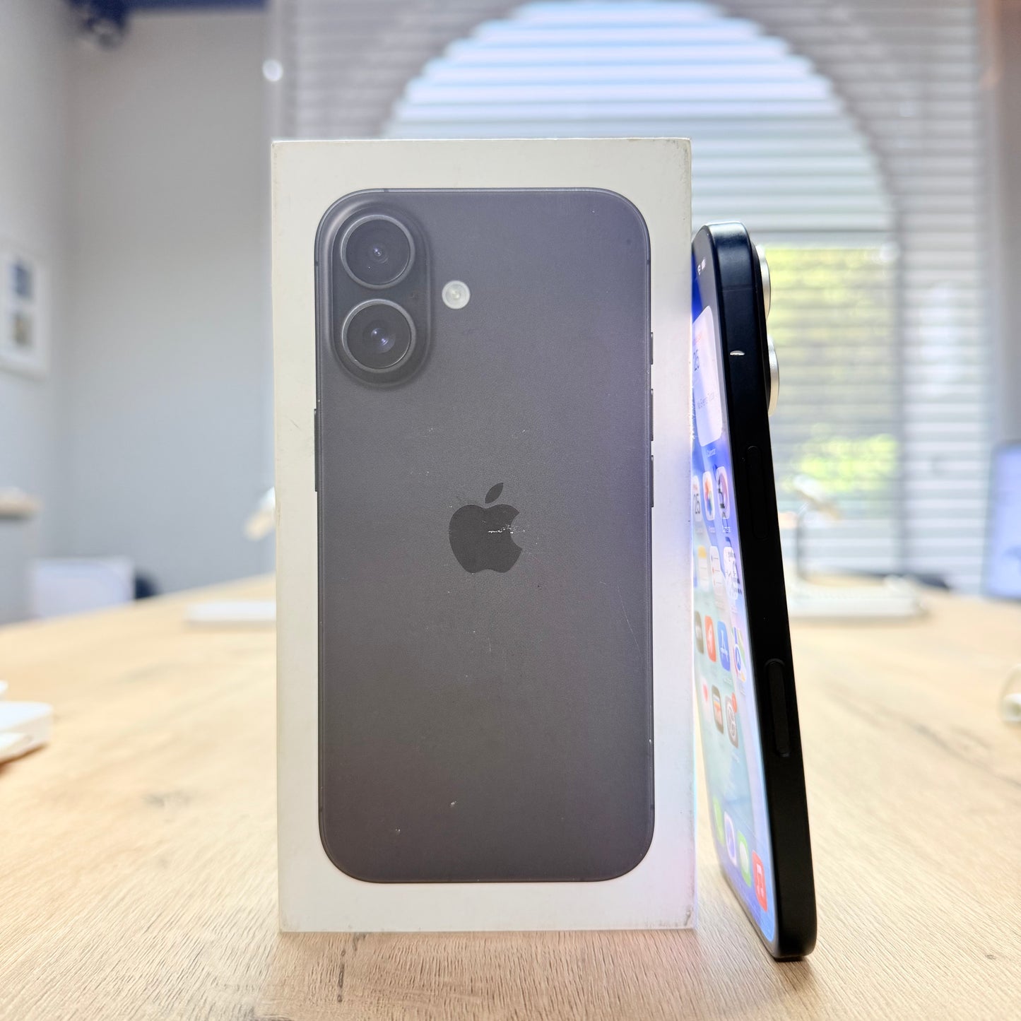 Used iPhone 16 Black - 128GB/BH 100%