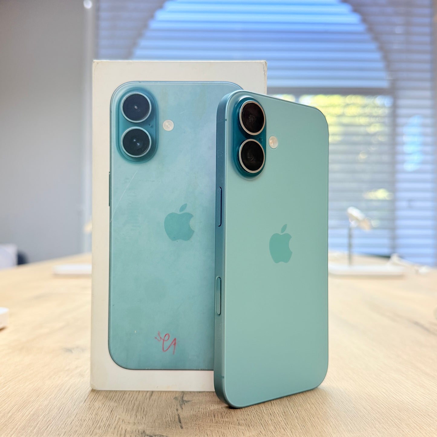 Used iPhone 16 Teal - 256GB/BH 89%