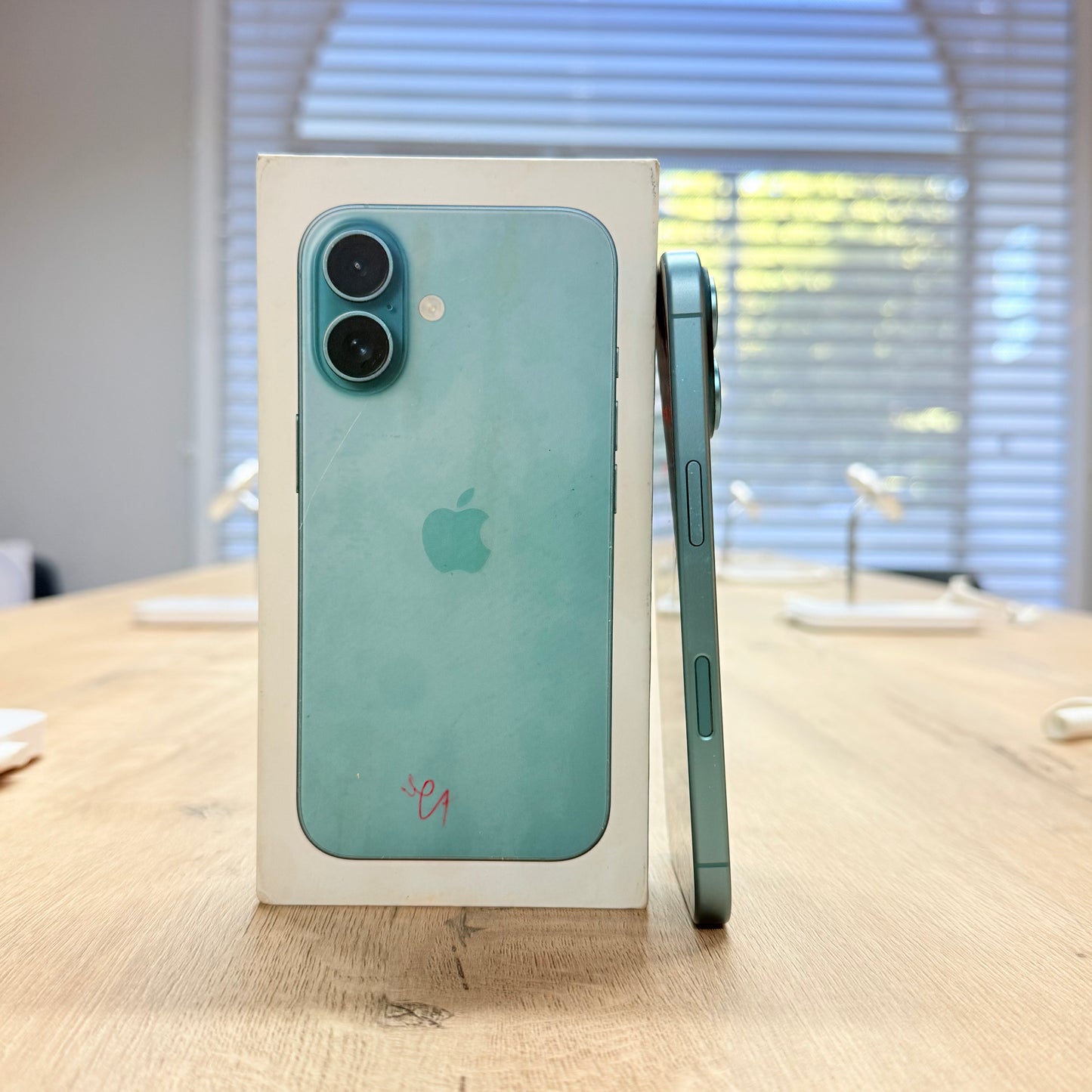 Used iPhone 16 Teal - 256GB/BH 89%