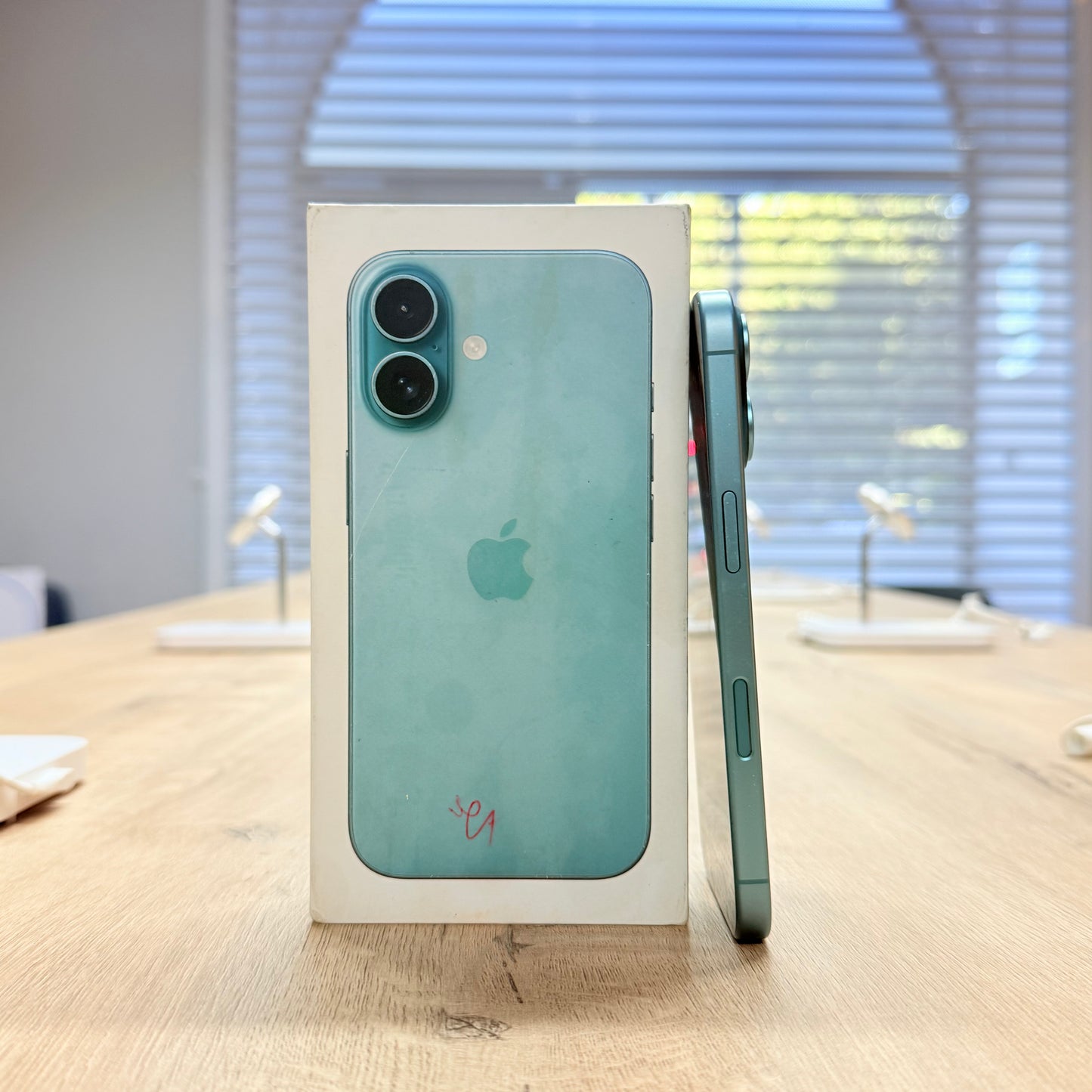 Used iPhone 16 Teal - 256GB/BH 89%