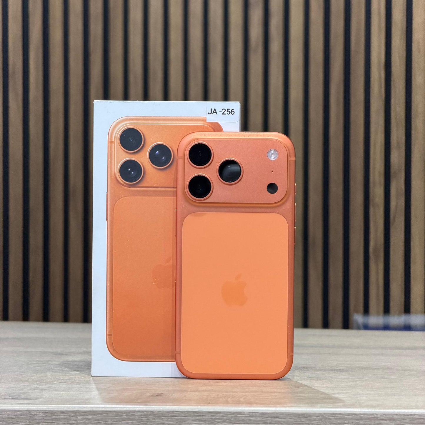 Used iPhone 17 Pro Cosmic Orange - 256GB/BH 100%